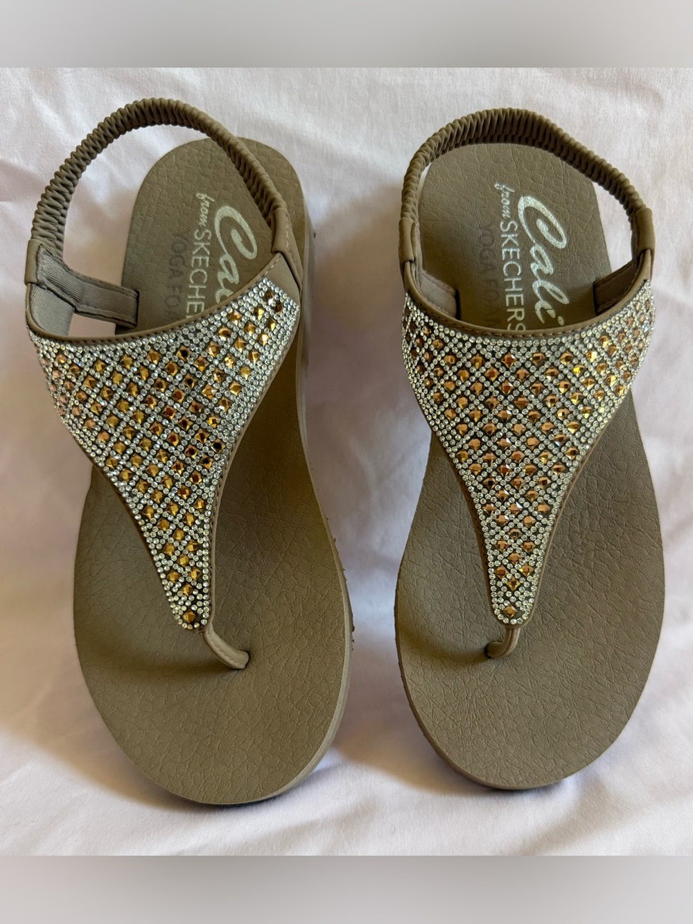 Cali by Sketchers Yoga Foam Rhinestone Sandals Size 8